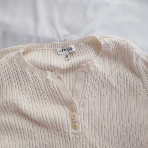 Woman's cable knit sweater - Picture 3 of 3